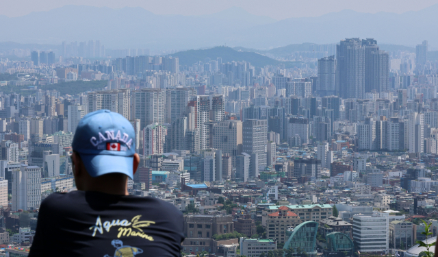 남산에서 바라본 서울 시내 아파트단지 모습. 뉴스1
