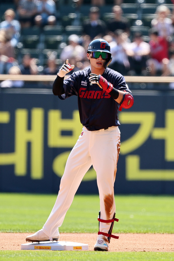 황성빈에 <b>윤동희</b>까지…<b>롯데</b> 외야 초비상