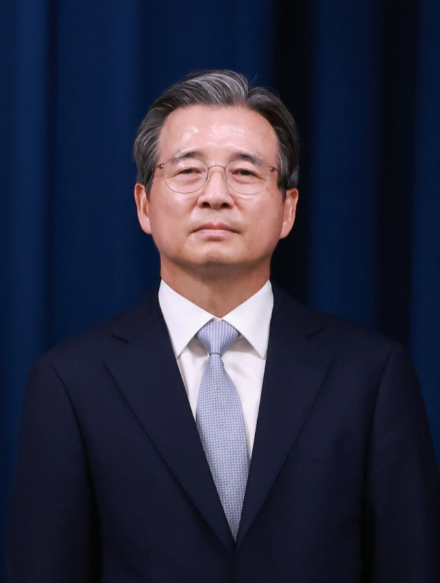 이재명 대통령은 6일 강훈식 대통령 비서실장의 대통령실 1차 인선 브리핑을 통해 대통령실 정책실장에 김용범 전 기획재정부 1차관을 임명했다고 밝혔다. 사진은 이날 인선 발표에 참석한 김 실장. 연합뉴스