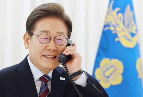 국민 10명 중 6명 "李 <b>대통령</b> 잘할 것"…<b>지지율</b> 58.2%로 시작
