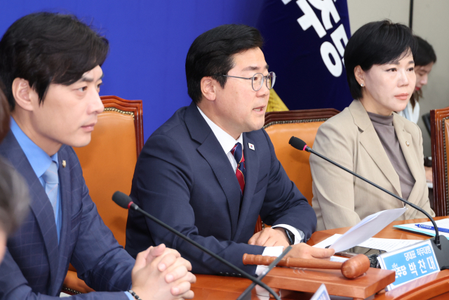 발언하는 박찬대 권한대행 (서울=연합뉴스) 김주성 기자 = 더불어민주당 박찬대 대표 권한대행 겸 원내대표가 5일 서울 여의도 국회에서 열린 최고위원회의에서 발언하고 있다. 2025.6.5 utzza@yna.co.kr
