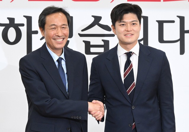 <b>김용태</b>, <b>우상호</b> 정무수석 <b>접견</b>…"열린 자세로 대화할 것"