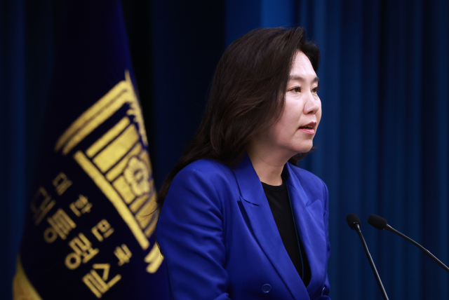 강유정 대통령실 대변인이 11일 서울 용산 대통령실 청사에서 현안 브리핑을 하고 있다. 연합뉴스