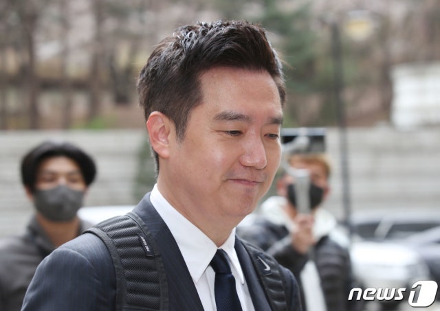 "채권자는 <b>김수현</b> 소속사"…'가세연' <b>김세의</b> 강남 아파트 2채 '<b>가압류</b>'