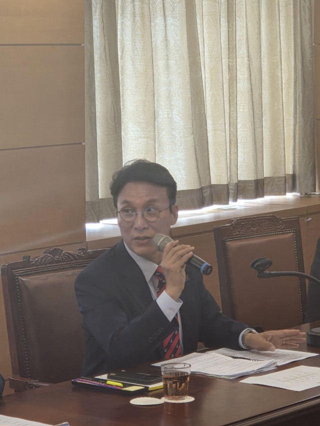 <b>김민석</b> "생활<b>물가</b> 급상승…거래 투명성 높여야"