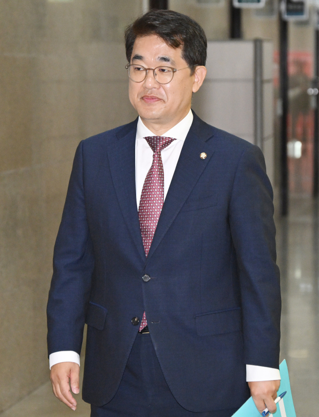 배준영 김민석 국무총리 후보자 인사청문회 국민의힘 간사가 19일 국회에서 열린 비리백화점 이재명 정부 인사청문회 대책회의에 참석하고 있다. 오승현 기자