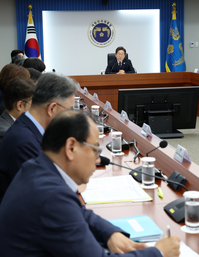 이재명 대통령이 23일 용산 대통령실에서 제1차 수석보좌관회의를 주재하고 있다. 연합뉴스