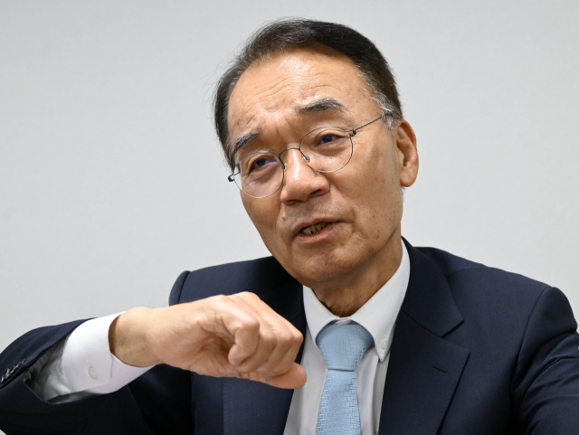 박재완 전 기획재정부 장관이 23일 서울경제신문과의 인터뷰에서 “경제 성장을 위한 유일한 선택지는 혁신에 의한 생산성 향상뿐”이라며 “이재명 대통령은 모든 정책의 초점을 성장에 맞춰야 한다”고 말하고 있다. 성형주