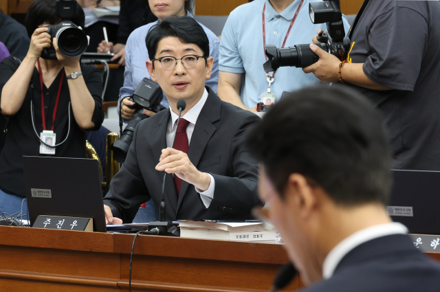 주진우 의원 질의 듣는 김민석 국무총리 후보자.연합뉴스
