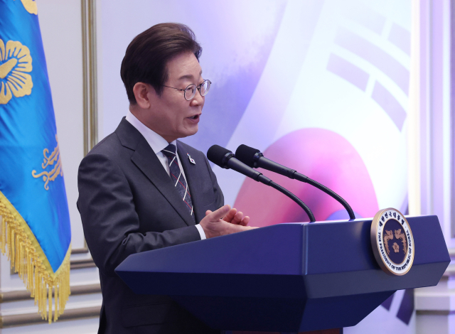 이재명 대통령, 국가유공자 초청 행사 (서울=연합뉴스) 한상균 기자 = 이재명 대통령이 27일 청와대 영빈관에서 열린 '호국 보훈의 달, 대통령의 초대' 행사에서 인사말을 하고 있다. 이번 행사에는 국가유공자 및 유