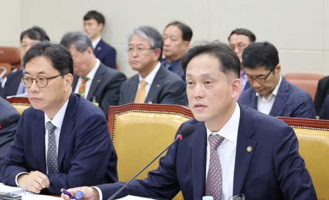 김태규 방송통신위원회 부위원장(오른쪽). 연합뉴스