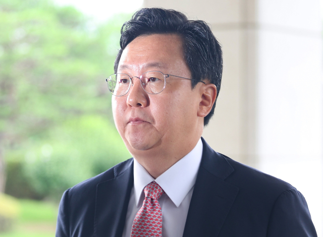 서울중앙지검장으로 임명된 정진우 서울북부지검장이 2일 오전 심우정 검찰총장 퇴임식이 열리는 서울 서초구 대검찰청으로 향하고 있다. 연합뉴스