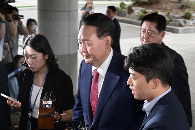 윤석열 전 대통령이 5일 12·3 비상계엄과 관련한 내란·외환 사건을 수사하는 조은석 특별검사팀에 2차 조사를 받기 위해 서울 서초구 서울고등검찰청으로 들어가고 있다. 조태형 기자 2025.07.05