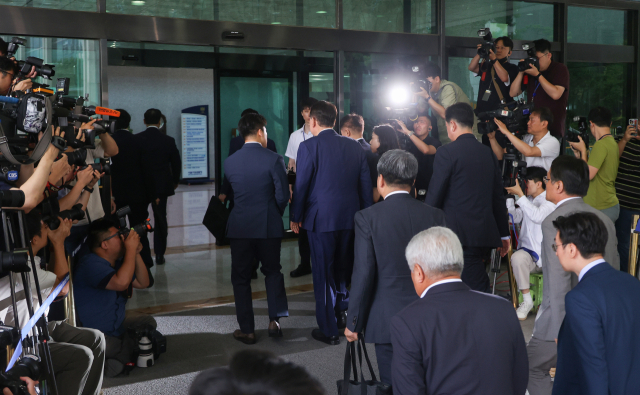 윤석열 전 대통령이 5일 12·3 비상계엄과 관련한 내란·외환 사건을 수사하는 조은석 특별검사팀에 2차 조사를 받기 위해 서울 서초구 서울고등검찰청으로 들어가고 있다. 조태형 기자 2025.07.05