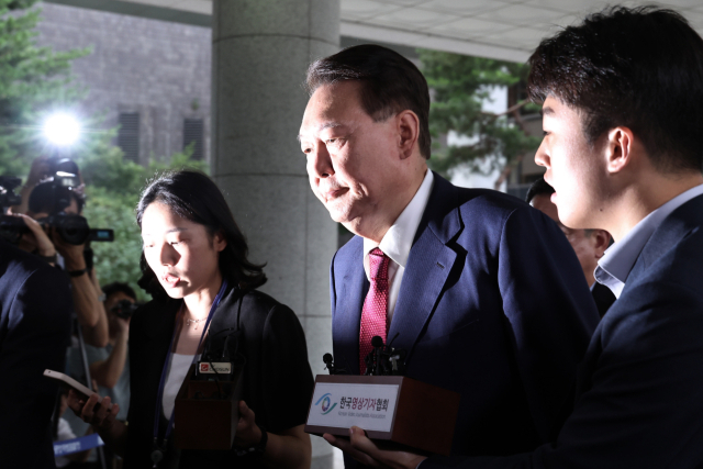 윤석열 전 대통령이 5일 12·3 비상계엄과 관련한 내란·외환 사건을 수사하는 조은석 특별검사팀에 2차 조사를 받기 위해 서울 서초구 서울고등검찰청으로 들어가고 있다. 조태형 기자 2025.07.05
