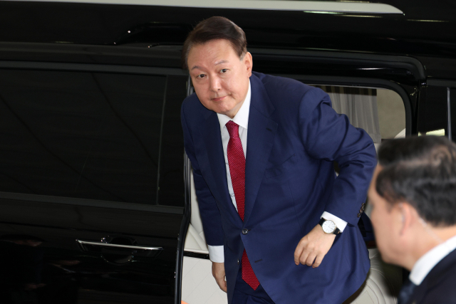 윤석열 전 대통령이 5일 12·3 비상계엄과 관련한 내란·외환 사건을 수사하는 조은석 특별검사팀에 2차 조사를 받기 위해 서울 서초구 서울고등검찰청으로 들어가고 있다. 조태형 기자