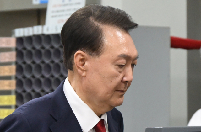 12.3 비상계엄 사태 관련 내란 혐의를 받는 윤석열 전 대통령이 9일 서울 서초구 서울중앙지방법원에서 구속 전 피의자 심문(영장실질심사)을 마치고 법원을 나서고 있다. 사진공동취재단