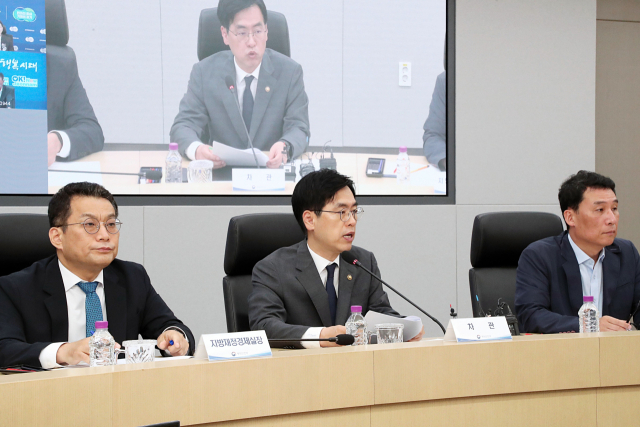 김민재 행정안전부 장관 직무대행이 7일 정부세종청사 중앙동 영상회의실에서 열린 '민생회복 소비쿠폰 집행계획 관련 시·도 부단체장 회의'에서 모두발언을 하고 있다. 사진 제공=행안부