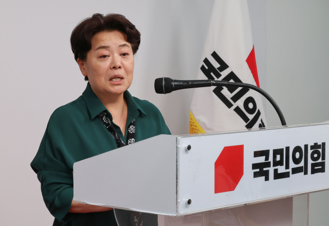 윤희숙 국민의힘 혁신위원장이 10일 서울 여의도 당사에서 제1차 혁신위원회 회의 결과를 브리핑을 하고 있다. 연합뉴스