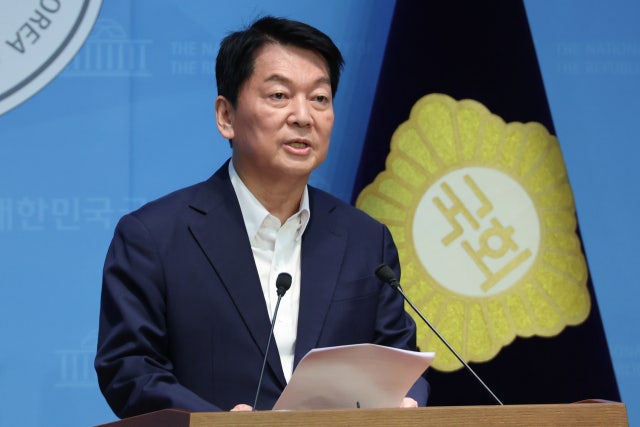 與, 증세 만지작…<b>안철수</b> "국민 혈세 빨아먹는 <b>흡혈귀 정부</b>"