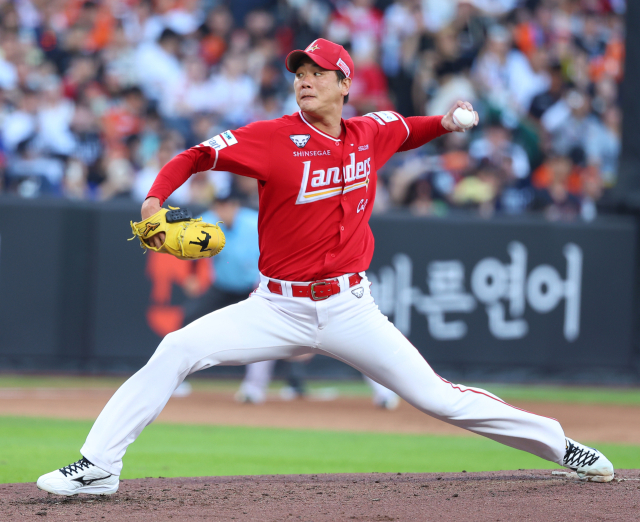 <b>김광현</b>, 6이닝 2실점 호투…<b>류현진</b>과 <b>맞대결</b>서 <b>완승</b>