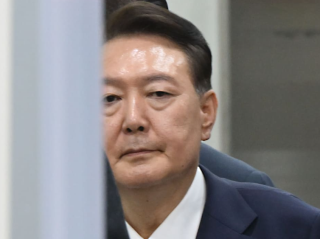 법원, <b>윤석열</b> 전 대통령 체포영장 발부…서울<b>구치소</b>서 강제구인될 듯