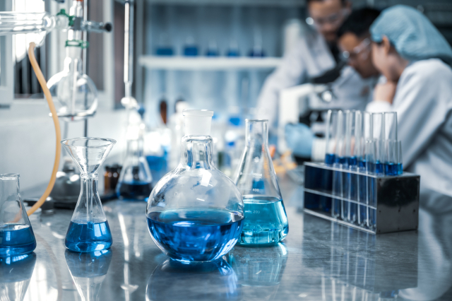 자금난 우려에 '先 캐시카우 後 신약개발' 나서는 바이오