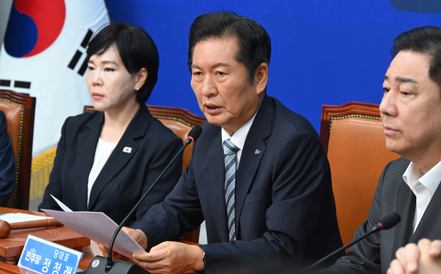 정청래 더불어민주당 대표가 4일 서울 여의도 국회에서 열린 최고위원회의에 참석해 현안에 관해 발언하고 있다. 오승현 기자