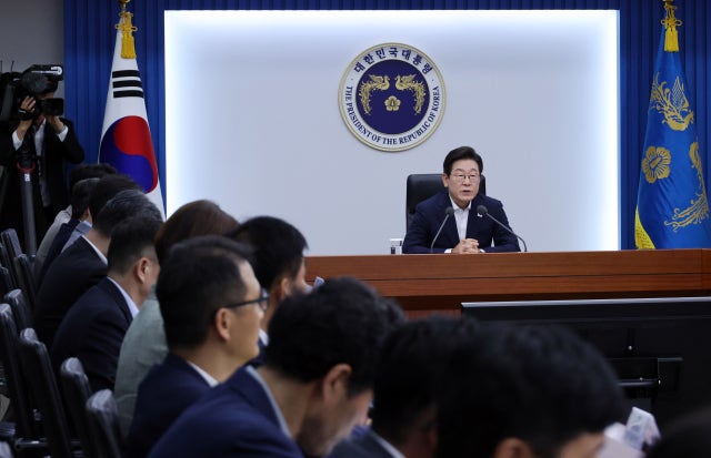 李대통령 "<b>전기요금 인상 불가피</b>…국민에 동의 구해야"