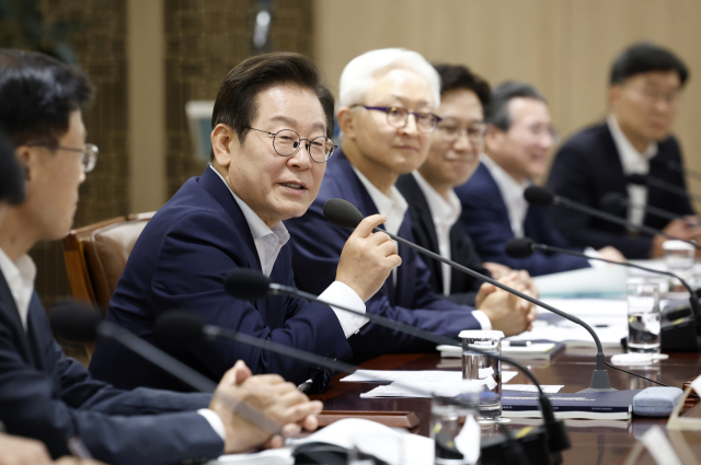 이재명 대통령이 22일 용산 대통령실에서 제1회 국가과학기술자문회의 전원회의를 주재하고 있다. 연합뉴스