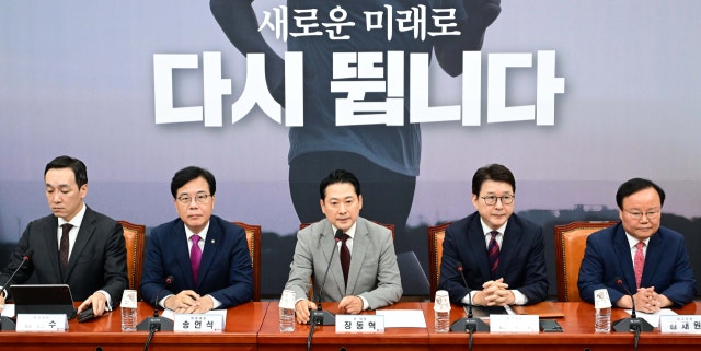 <b>장동혁</b> "미래로 나가자" 수위조절…지도부 인선이 시험대