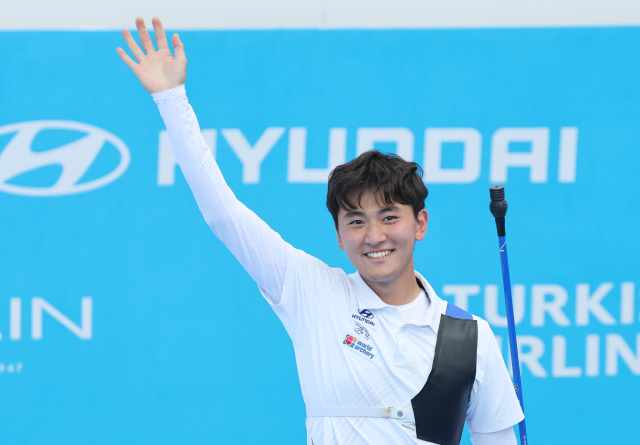 男양궁 막내 <b>김제덕</b> '銅 과녁' 명중