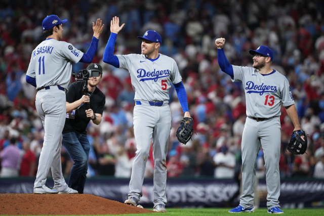 <b>다저스</b>, 필라델피아 꺾고 NLDS <b>2연승</b>…스넬 ‘무실점’ 호투