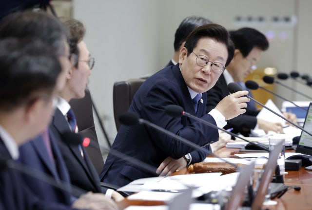 [속보]李대통령 “<b>의료</b>대란 국민불편 송구…합리적 <b>의료개혁</b> 다시 준비...