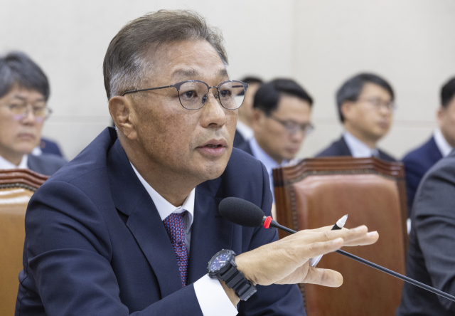 강중구 건강보험심사평가원장이 17일 국회 보건복지위에서 열린 2025년도 건강보험공단과 건강보험 심평원에 대한 국정감사에 출석해 더불어민주당 전진숙 의원의 심평원 자생한방병원 의혹