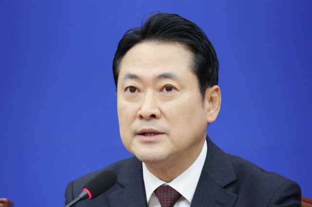 <b>장동혁</b> "아파트 4채? 다해야 8억5000…李대통령 집이랑 바꾸자"