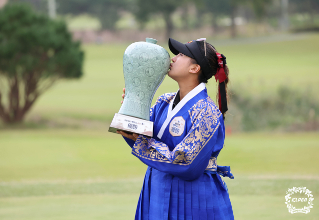 KLPGA 첫 中 챔피언 <b>리슈잉</b>, <b>세계 랭킹</b> 수직 상승…222위→138위