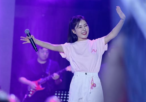 <b>송가인</b> 대표곡 '<b>가인이어라</b>' 교과서에 실렸다…트로트 최초로 등재