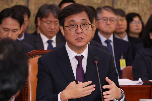 <b>정부</b> “<b>정부자산 매각</b> 전면 <b>중단</b>”