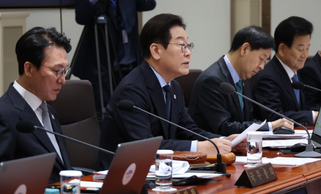 李대통령 "<b>암표</b> 팔면 과징금 10~30배 물려야"