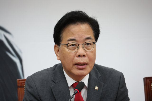 Song Eon-Seok, floor leader of the People Power Party, speaks at the supreme council meeting held at the National Assembly in Yeouido, Seoul on the 13th.
