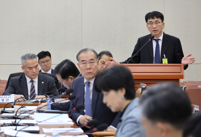 17일 서울 여의도 국회 보건복지위원회 전체회의에서 열린 지역의사 관련 법안에 대한 공청회에서 김유일 대한의학회 지역의료정책이사가 발언하고 있다. 연합뉴스