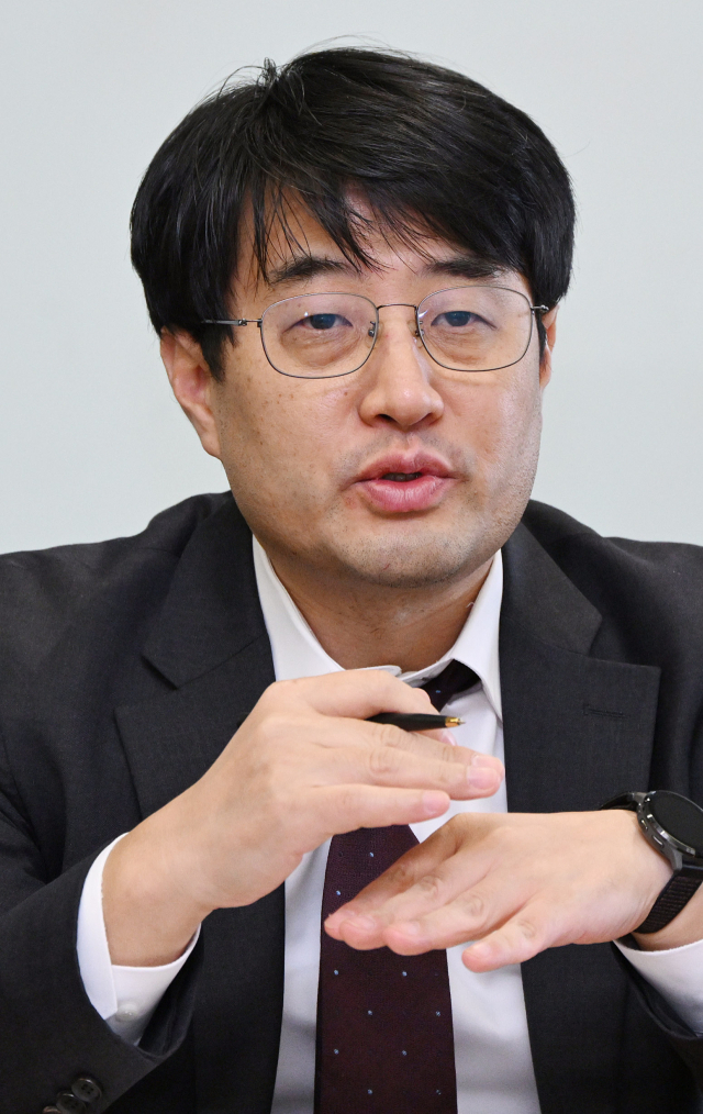 20일 여의도 신영증권 사옥에서 구정본 신영증권 미래금융팀 이사가 서울경제신문과 인터뷰하고 있다. 오승현기자