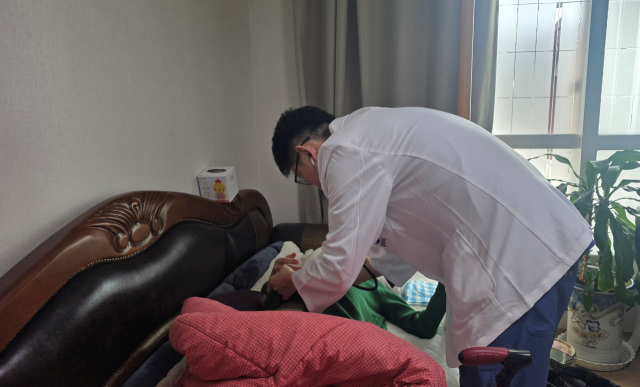 ±() ȨͿаǿ  ŵ   湮    ã ϰ ִ. Ȱ 