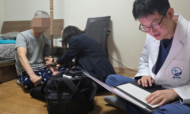 ±() ȨͿаǿ   ŵ   湮     óϴ  () ȣ簡  ϰ ִ. Ȱ 