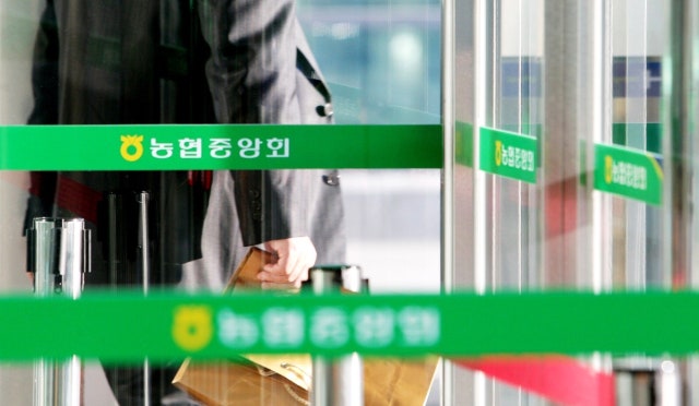 <b>대출</b> 문 닫는 4대銀…단위 농협·인뱅에 수요 몰린다