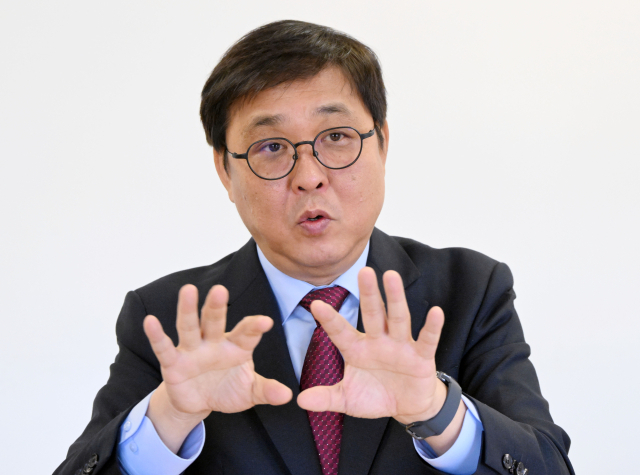 최휘영 문화체육관광부 장관이 1일 서울 종로구 국립현대미술관에서 본지와 인터뷰를 갖고 있다. 성형주 기자