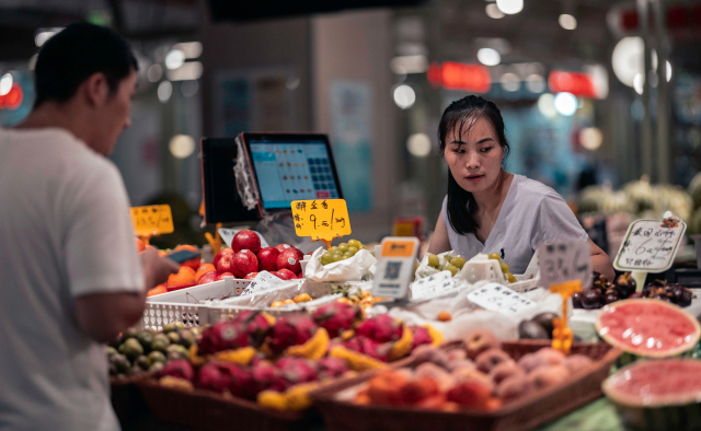 중국 상하시의 한 시장.EPA연합뉴스