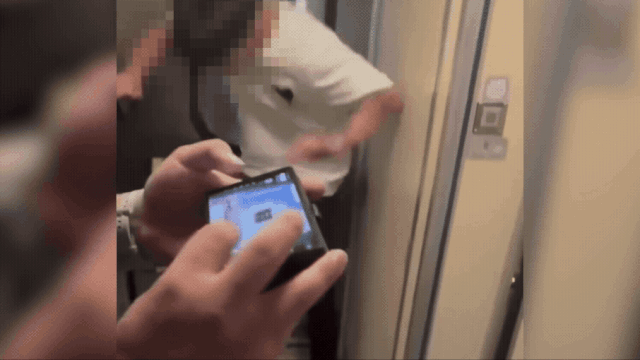 좀비담배를 한 것으로 추정된 이가 전철에서 몸을 떨고 있다.X갈무리