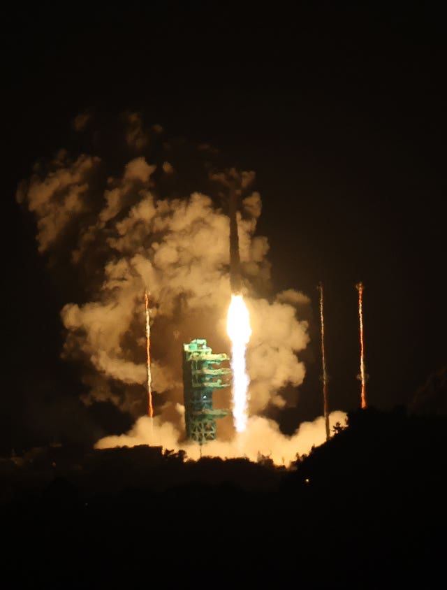 李 "우주발사체 매년 발사"…우주산업 중기 햇볕 들까